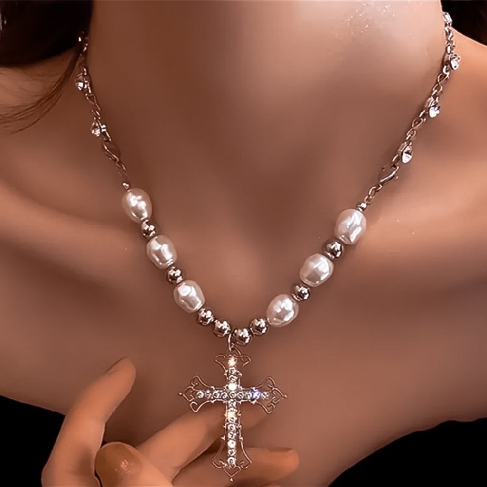 ⚜️𝟯𝟬%𝗢𝗙𝗙 𝗯𝘂𝗻𝗱𝗹𝗲𝘀 𝟯+⚜️ NEW Large Cross Pearl & Rhinestone Necklace - Picture 8 of 13